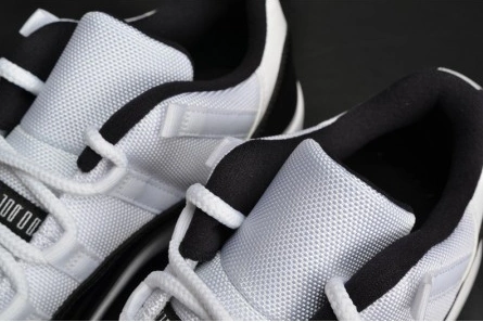 Jordan 11 Retro Low Concord 528895-153 Breathable 712