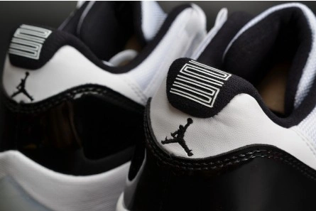 Jordan 11 Retro Low Concord 528895-153 Breathable 712