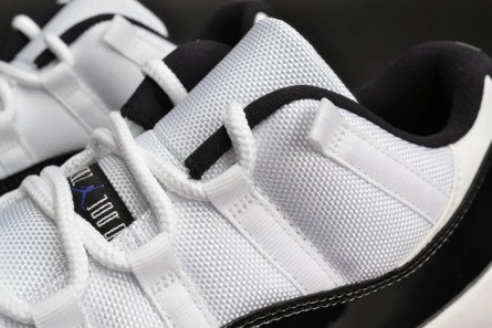 Jordan 11 Retro Low Concord 528895-153 Breathable 712
