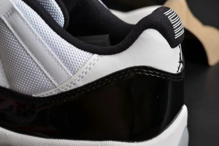Jordan 11 Retro Low Concord 528895-153 Breathable 712