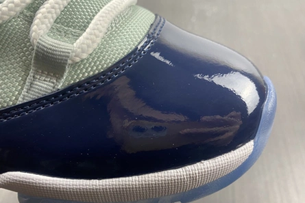 Timeless Jordan 11 Retro Low Georgetown  528895-007 702