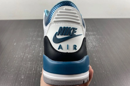 Jordan 3 Retro 136064-660 Classic 7085