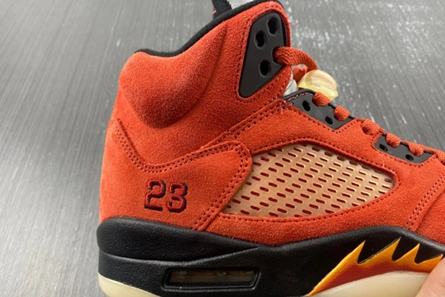 Minimalist Jordan 5 Retro Dunk on Mars (W)  DD9336-800 568