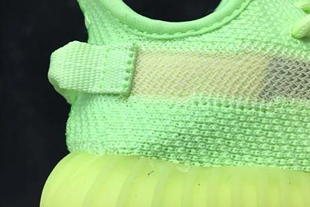Sophisticated Kids Yeezy Boost 350 V2 GID EG6884 2155