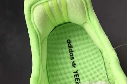 Sophisticated Kids Yeezy Boost 350 V2 GID EG6884 2155