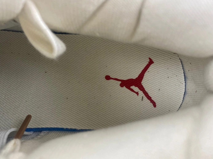 Levi's x Air Jordan 4 'White' AO2571-100 UrbanStyle 549