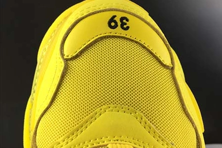 2860 BALENCIAGE TRIPLE TRAINER ‘YELLOW 544351 W09O1 Comfortable 2026
