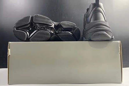 Cozy 3466 BALENCIAGA TRIPLE S TRAINERS BLACK LETTERS 524039 W2FA1 1994