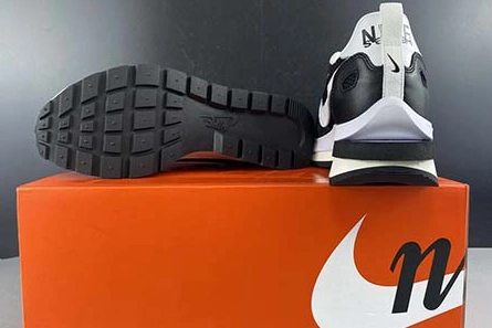 Resilient 197 Sacai x Nike Pegasua Vaporfly Black White CI9928 1210