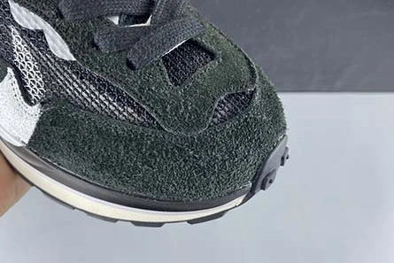 Resilient 197 Sacai x Nike Pegasua Vaporfly Black White CI9928 1210