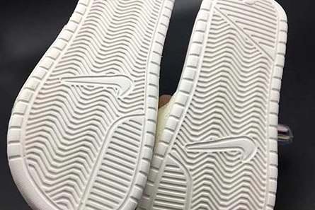 Comfortable NIKE FLIP FLOP AQ8614-002 2107