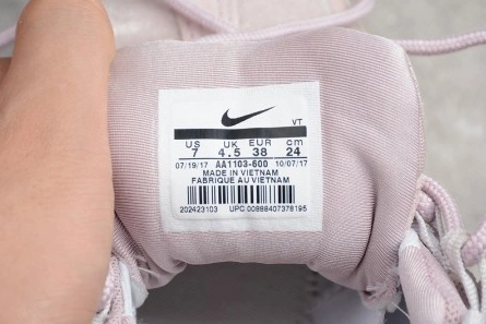 NIKE womens AIR MAX 95 DELUXE Efficient 1351