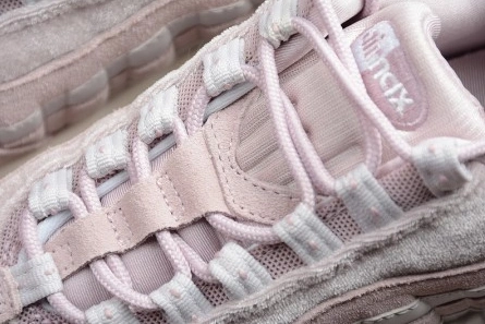 NIKE womens AIR MAX 95 DELUXE Efficient 1351
