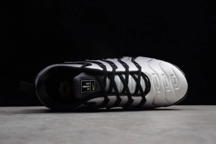 Durable Nike Air VaporMax Plus Black Volt 924453-009 1482