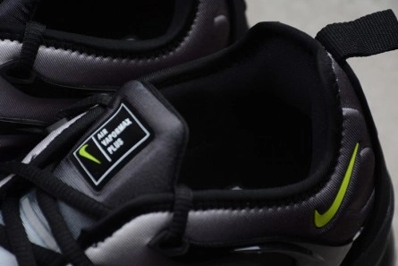 Durable Nike Air VaporMax Plus Black Volt 924453-009 1482