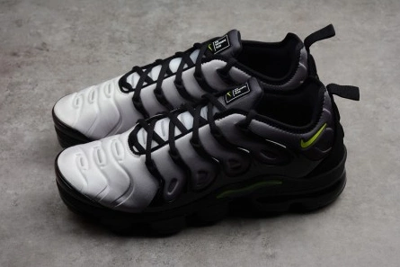 Durable Nike Air VaporMax Plus Black Volt 924453-009 1482