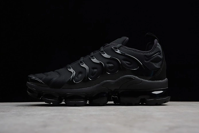 Nike Air VaporMax Plus Triple Black | 924453-004 Cozy 1477