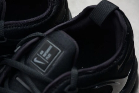 Nike Air VaporMax Plus Triple Black | 924453-004 Cozy 1477