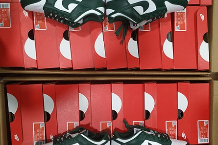 Nike Dunk Low Michigan State DD1391-101 Versatile 1091