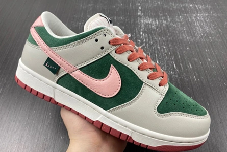 Flexible Nike Dunk Low SE All Petals United Fir Green (Women's)  FN8923-061 978