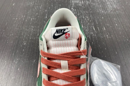 Flexible Nike Dunk Low SE All Petals United Fir Green (Women's)  FN8923-061 978
