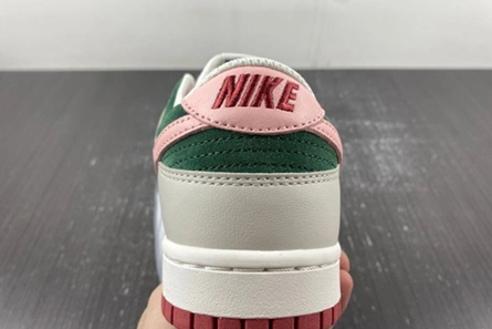 Flexible Nike Dunk Low SE All Petals United Fir Green (Women's)  FN8923-061 978