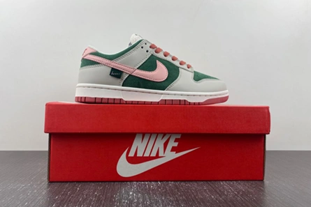 Flexible Nike Dunk Low SE All Petals United Fir Green (Women's)  FN8923-061 978