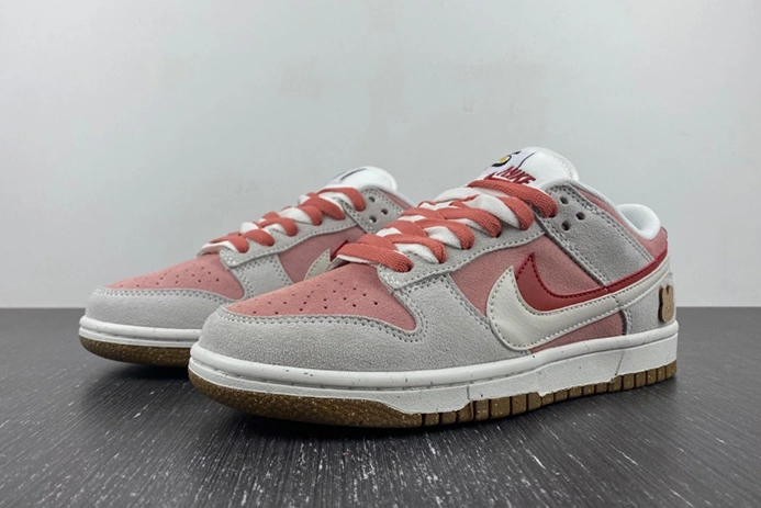 Nike Dunk Low SE DO9457-110 Versatile 7052