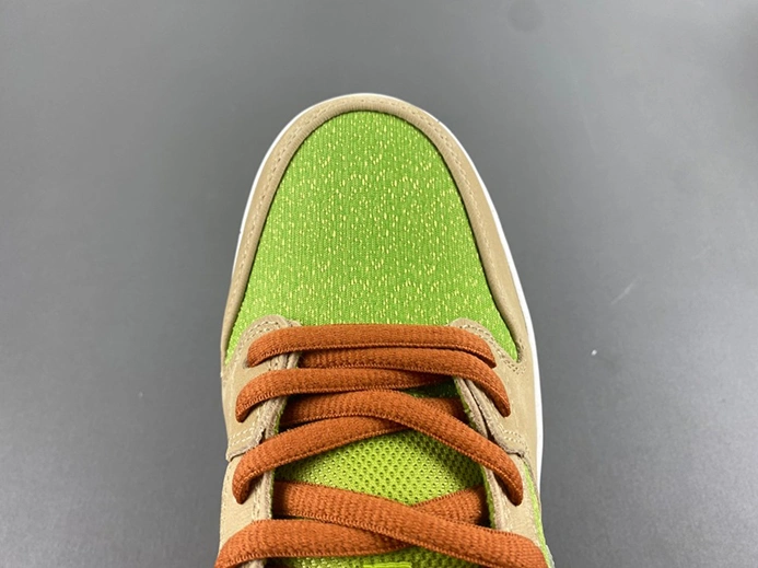 Sleek Nike SB Dunk Low Escargot  FQ7585-200 924