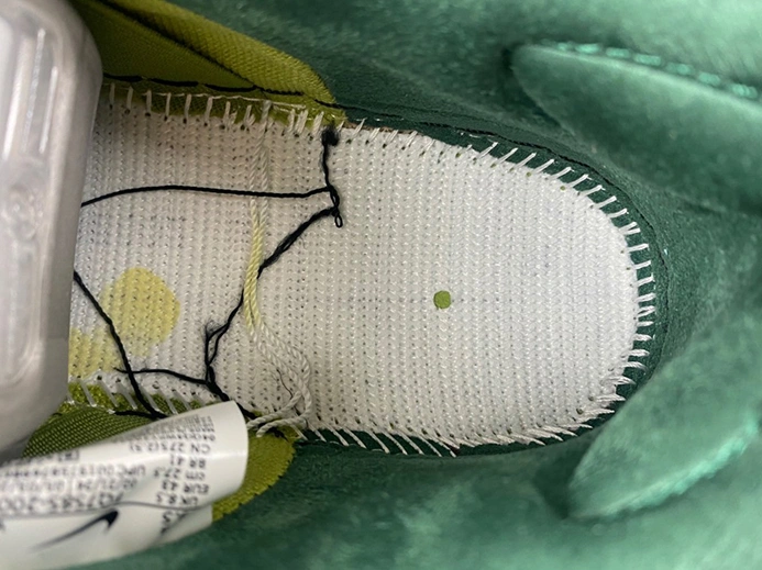 Sleek Nike SB Dunk Low Escargot  FQ7585-200 924
