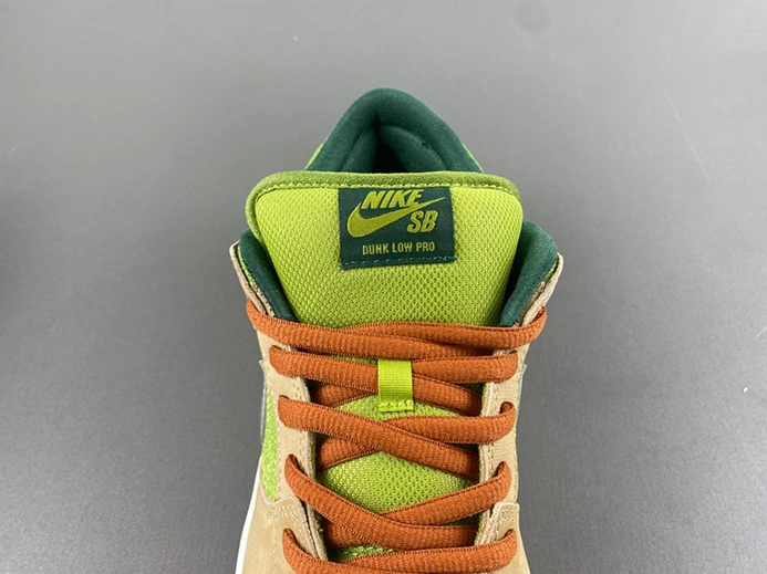 Sleek Nike SB Dunk Low Escargot  FQ7585-200 924