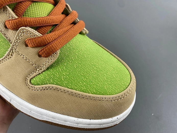 Sleek Nike SB Dunk Low Escargot  FQ7585-200 924
