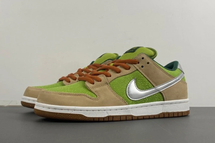 Sleek Nike SB Dunk Low Escargot  FQ7585-200 924