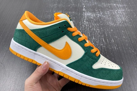 Lightweight Nike SB Dunk Low Legion Pine Kumquat  304292-383 951