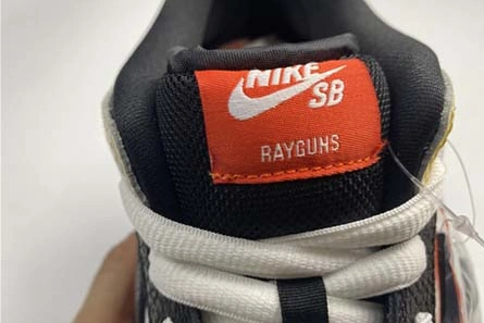 Nike SB Dunk Low“Raygun” BQ6832-001 Timeless 1117
