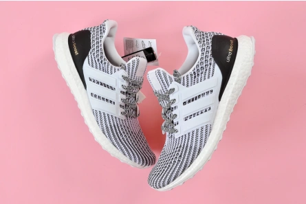 4211 Adidas Ultra Boost 4.0 Size 8  Black   White Oreo Running Footwear BB Versatile 1897