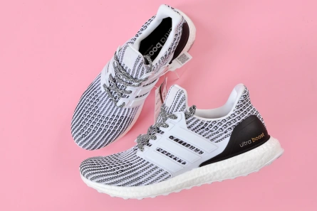 4211 Adidas Ultra Boost 4.0 Size 8  Black   White Oreo Running Footwear BB Versatile 1897