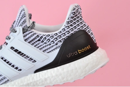4211 Adidas Ultra Boost 4.0 Size 8  Black   White Oreo Running Footwear BB Versatile 1897