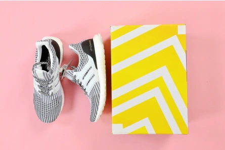 4211 Adidas Ultra Boost 4.0 Size 8  Black   White Oreo Running Footwear BB Versatile 1897