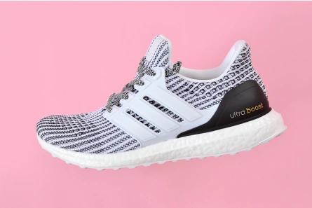 4211 Adidas Ultra Boost 4.0 Size 8  Black   White Oreo Running Footwear BB Versatile 1897