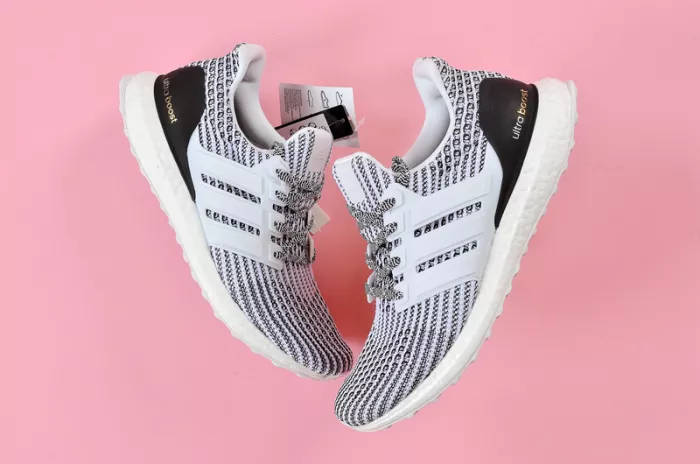 4211 Adidas Ultra Boost 4.0 Size 8  Black   White Oreo Running Footwear BB Versatile 1897