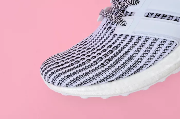 4211 Adidas Ultra Boost 4.0 Size 8  Black   White Oreo Running Footwear BB Versatile 1897