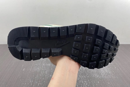 Classic Sacai x VaporWaffle DD1875-102 1146
