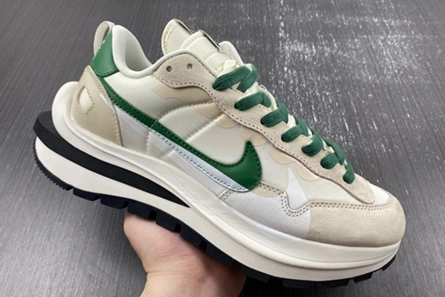 Classic Sacai x VaporWaffle DD1875-102 1146