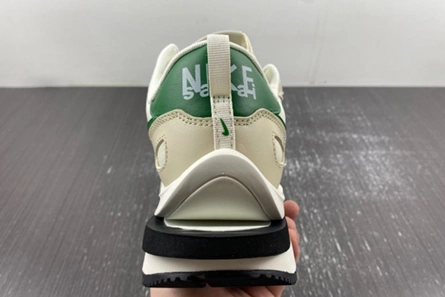Classic Sacai x VaporWaffle DD1875-102 1146