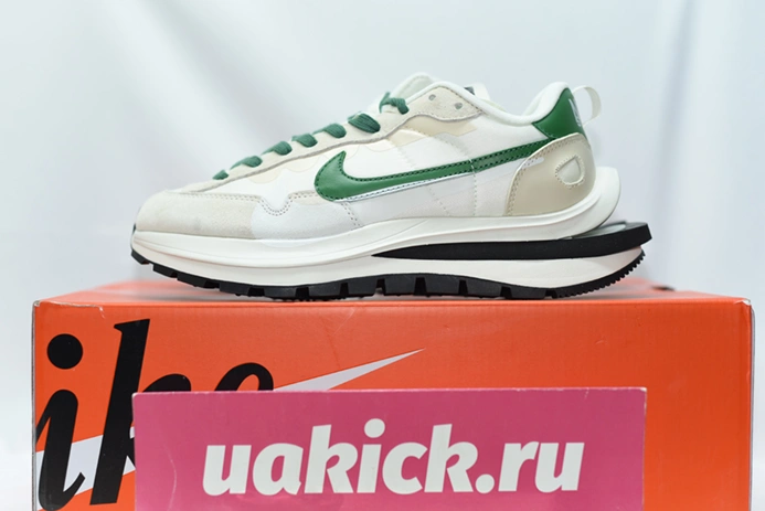 Classic Sacai x VaporWaffle DD1875-102 1146