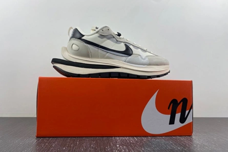 9209 Sacai x VaporWaffle DD1875- Flexible 1156