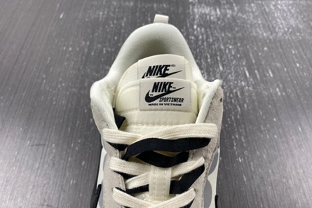9209 Sacai x VaporWaffle DD1875- Flexible 1156