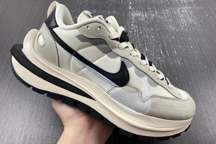 9209 Sacai x VaporWaffle DD1875- Flexible 1156