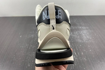 9209 Sacai x VaporWaffle DD1875- Flexible 1156
